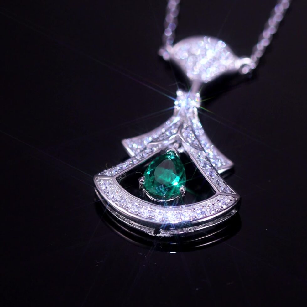 fan-pendant-closeup