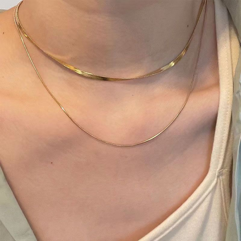 Feng Shui serpent necklace titanium steel close-up