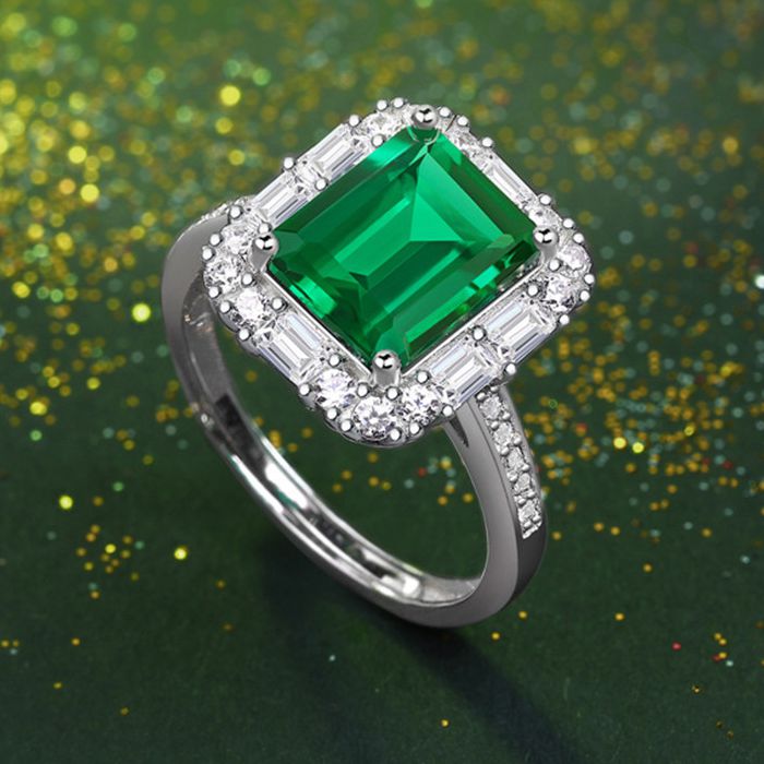 Lab-Grown Emerald Ring Macro Close-Up