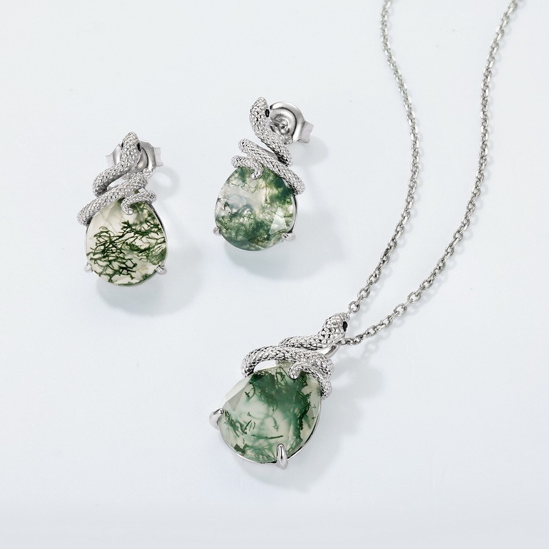 Luxury jewelry presentation