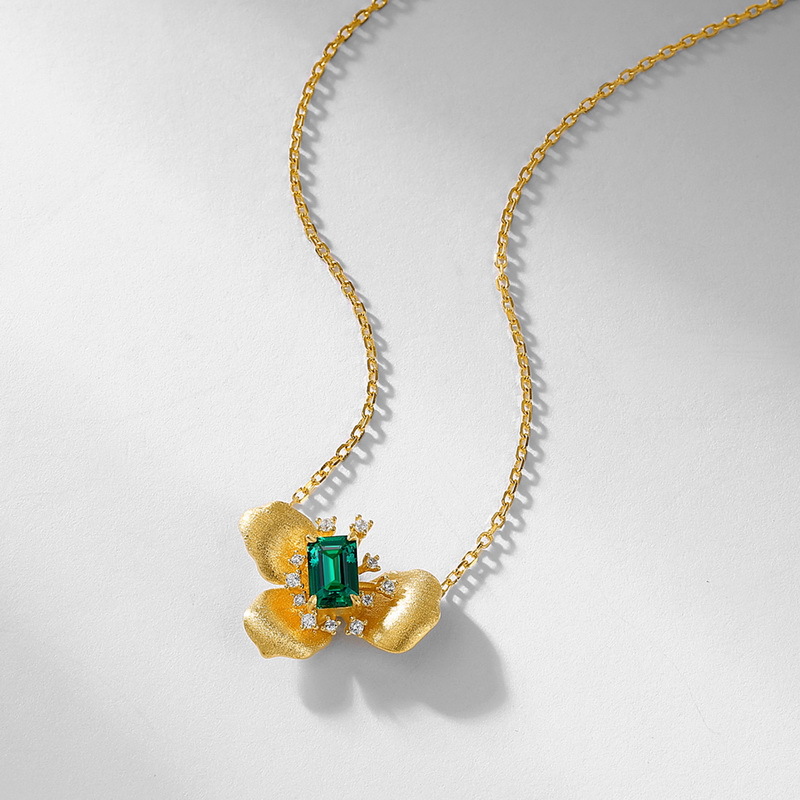 Handmade S925 Silver Gold-Plated Flower Necklace Lab Emerald
